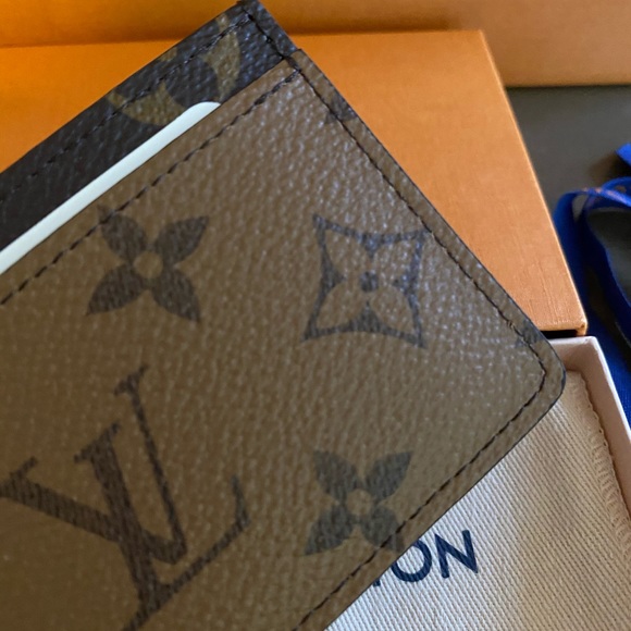 NWT Reverse LV Card Holder - Picture 4 of 7